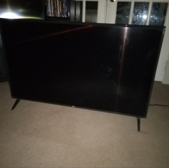 LG TV 50 inch - Picture 4 of 6
